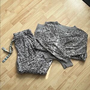 Aerie Gray Leopard Print Lounge Set